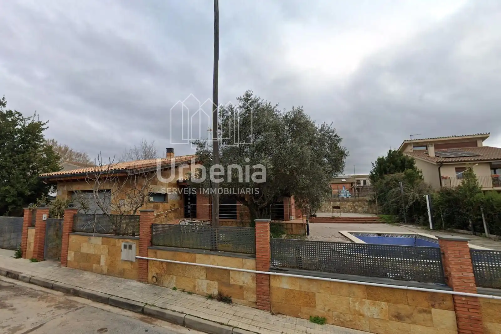 Xalet amb piscina en venda a Guifre El Pilos
