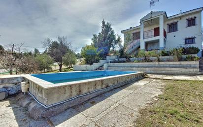 Swimming pool of House or chalet for sale in Chinchón  with Air Conditioner, Private garden and Swimming Pool