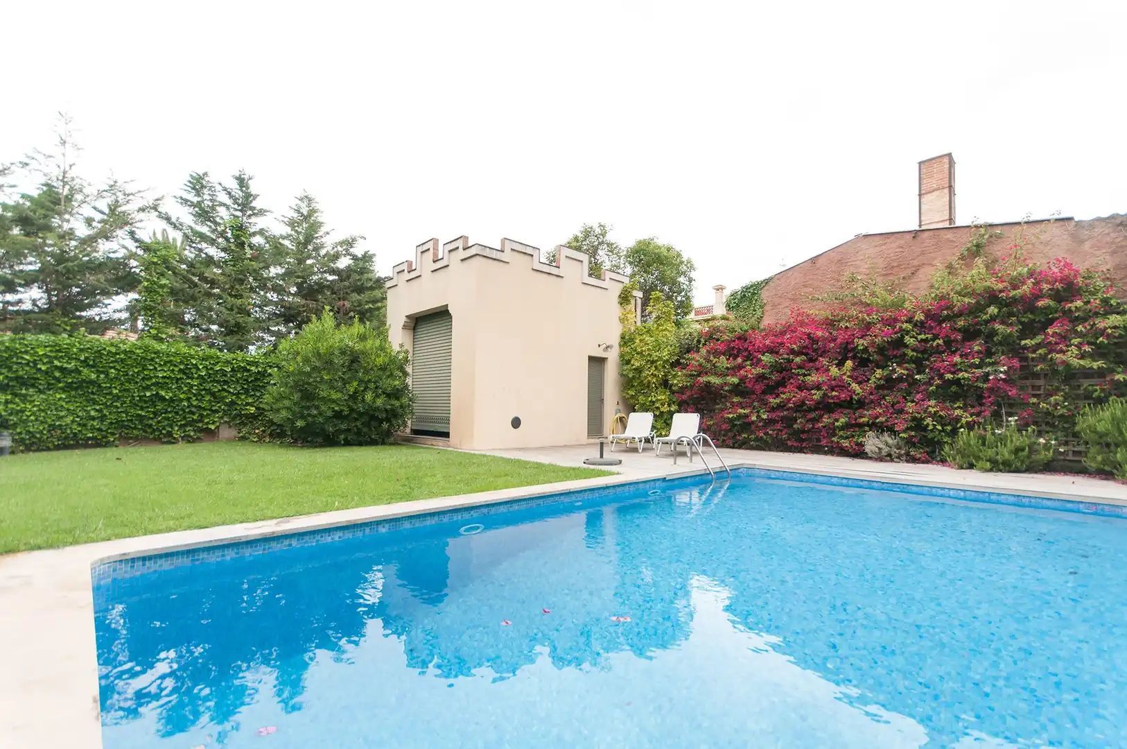 Swimming pool of Houses for rent in Sant Just Desvern  with Air Conditioner, Heating and Terrace