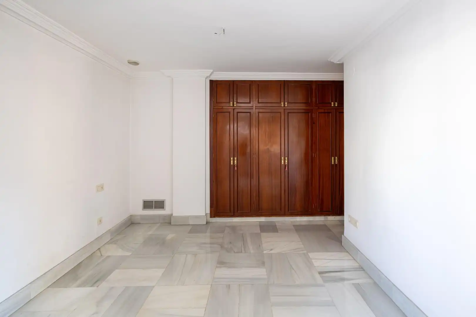 Flat for sale in Granada