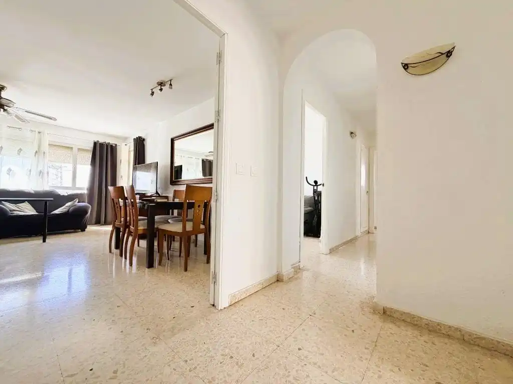 Wohnung zum Verkauf in Málaga mit Privatgarten, Terrasse und Gemeinschaftspool