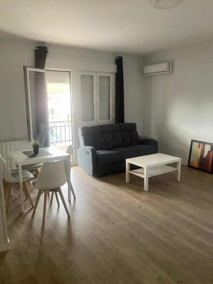 Sala d'estar de Casa adosada de lloguer en Peraleda de la Mata amb Aire condicionat, Parquet i Terrassa
