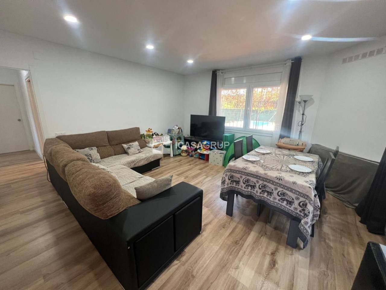 Sala d'estar de Casa o xalet en venda en Rubí amb Aire condicionat, Calefacció i Jardí privat