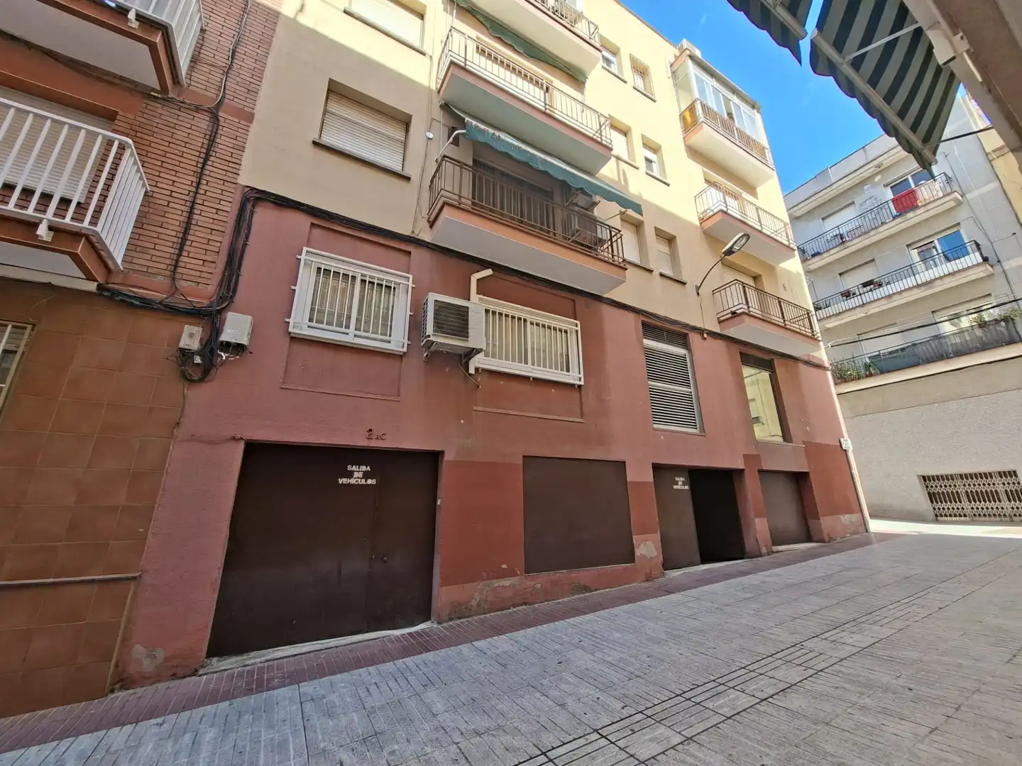 Vista exterior de Local en venta en Sant Joan Despí