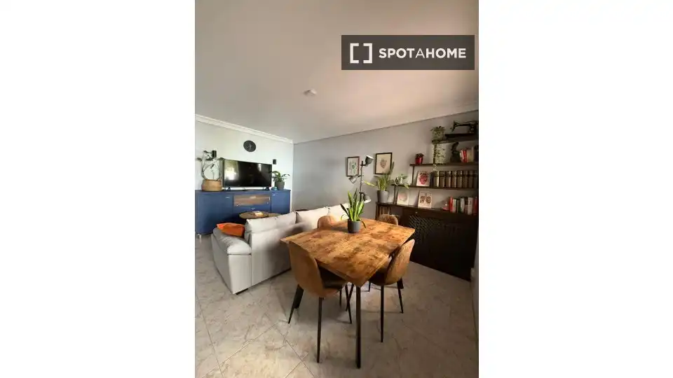 Exterior view of Flat for rent in  Madrid Capital  with Air Conditioner, Heating and Furnished