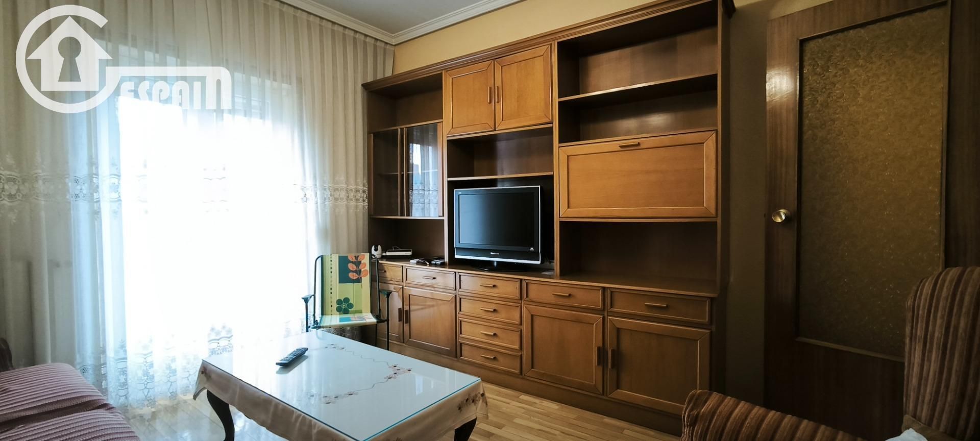 Living room of Flat for sale in  Madrid Capital  with Air Conditioner, Heating and Balcony