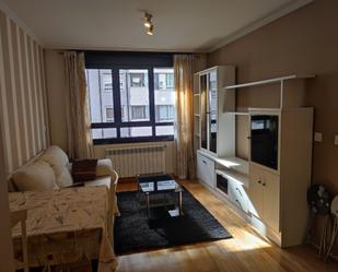 Sala d'estar de Apartament de lloguer en Oviedo  amb Calefacció, Moblat i Rentadora