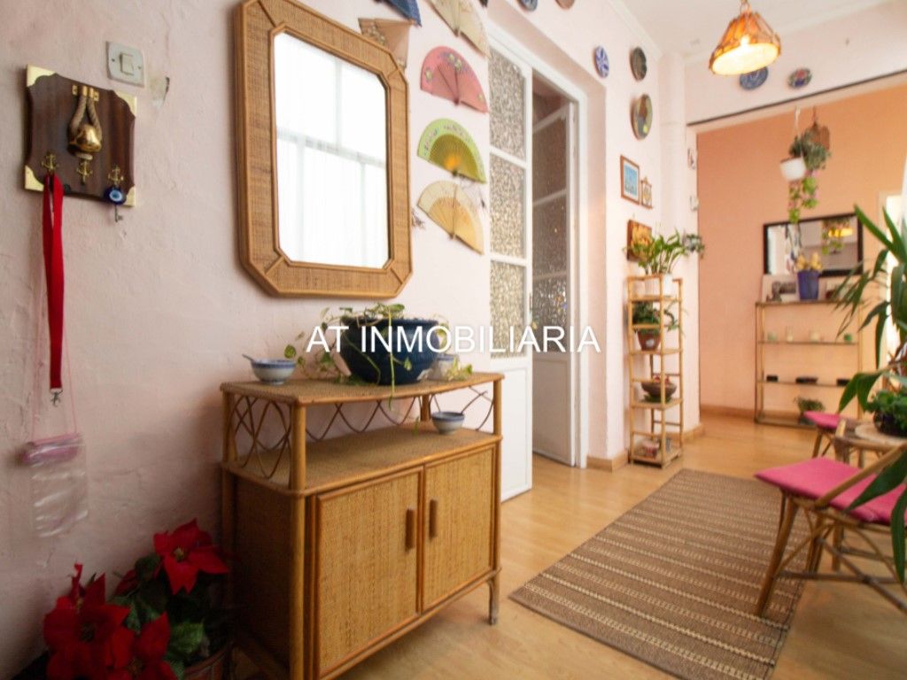 Piso en venta en  Cádiz Capital con Balcón