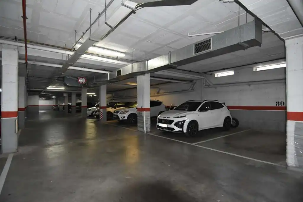 Parkplatz von Garage zur Miete in Girona