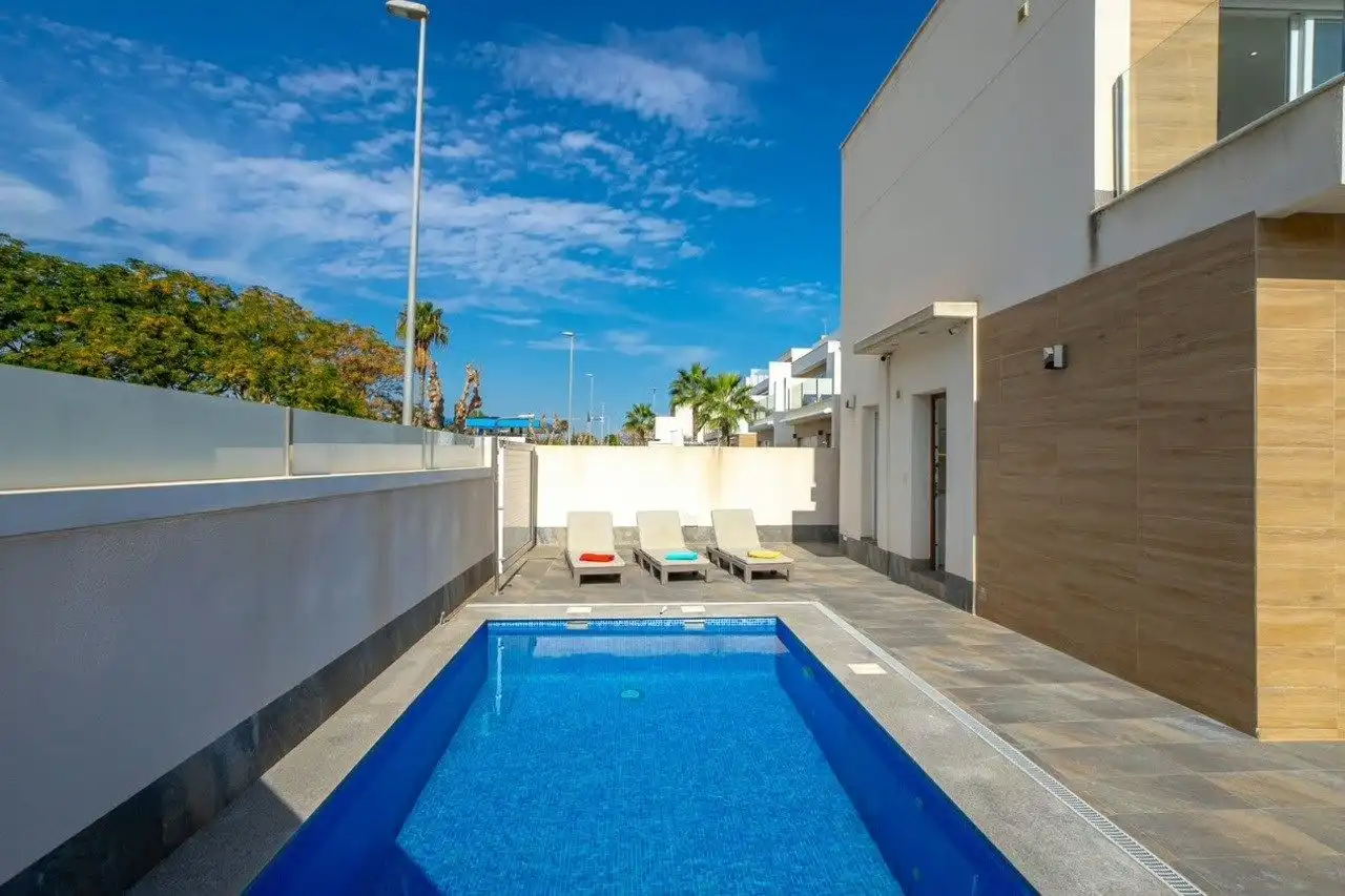 Chalet con piscina en venta en Pilar de la Horadada ciudad, imagen 3