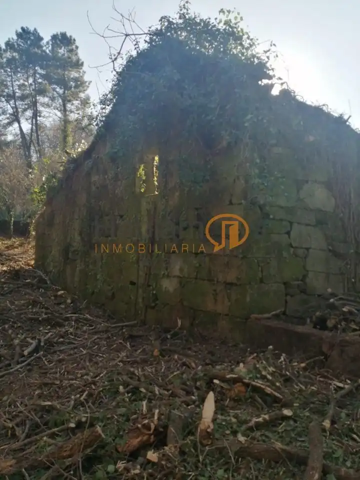 Finca rústica en venda en Pontevedra Capital  amb Jardí privat
