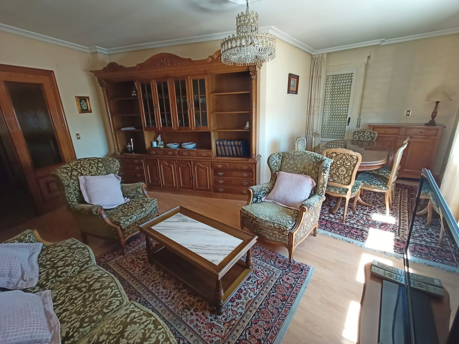 Sala d'estar de Pis en venda en Íscar amb Calefacció, Parquet i Terrassa