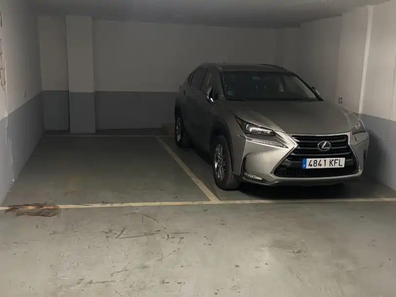 Parkplatz von Garage zur Miete in Valencia mit Alarm