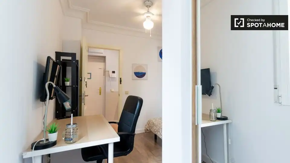 Room in Puerta del Ángel