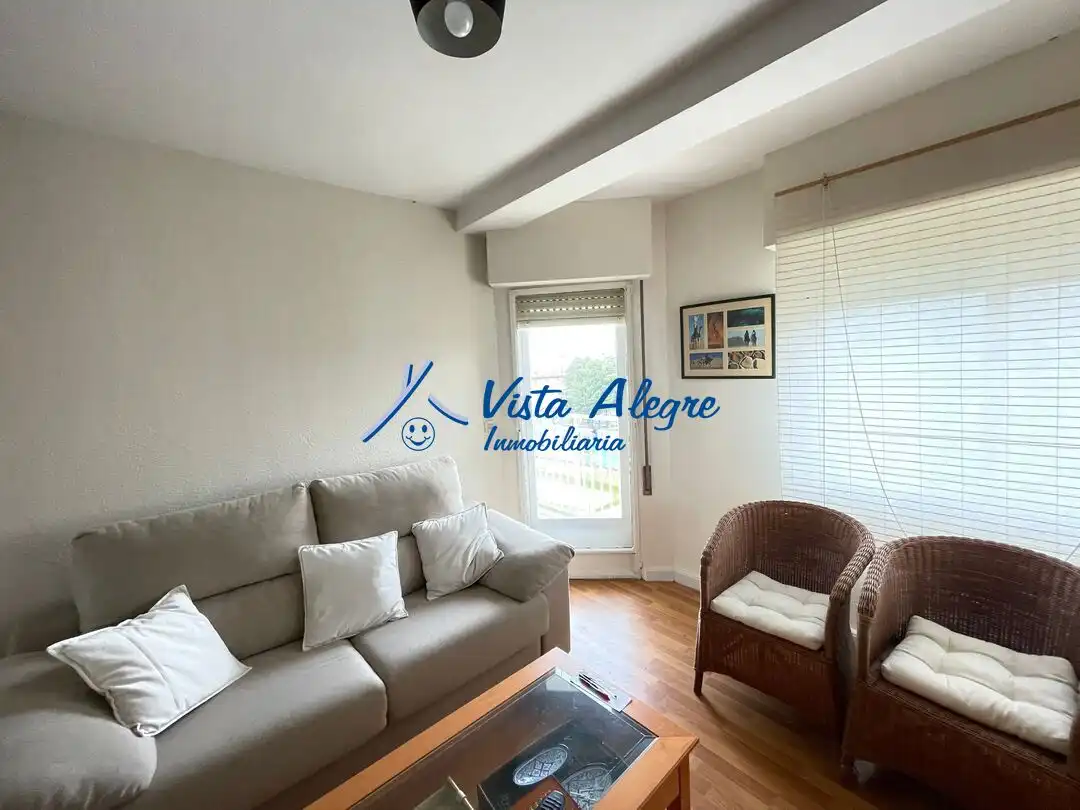 Sala de estar de Piso de alquiler en Haro con Jardín privado, Terraza y Piscina