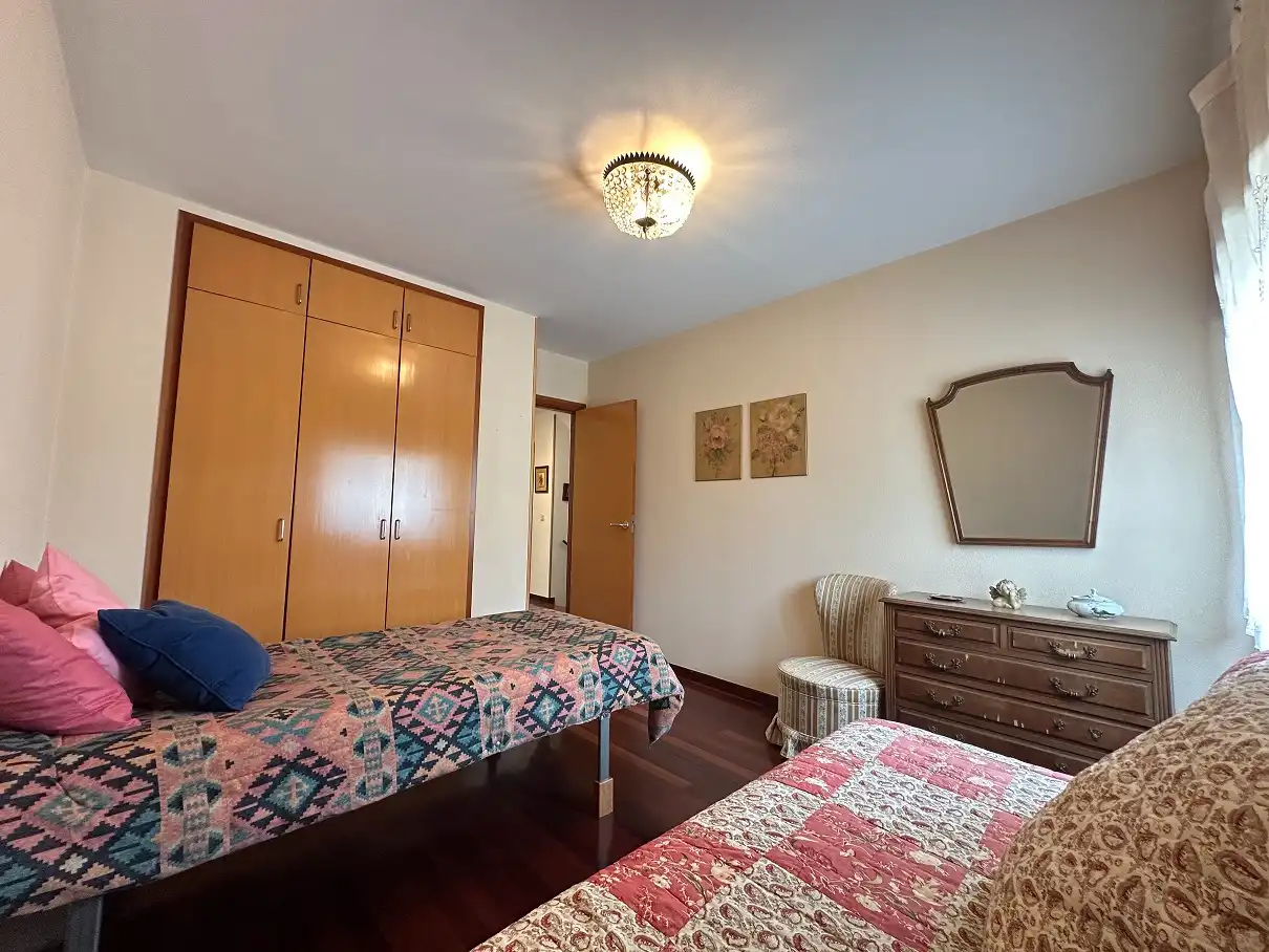Habitación de Casa o chalet en venta en Santiago de Compostela  con Calefacción, Jardín privado y Parquet