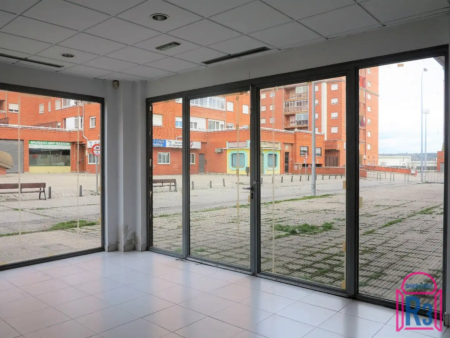 Local comercial en venda a Mariano Andrés, imagen 3