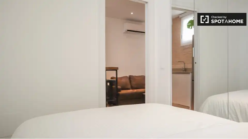 Bedroom of Flat for rent in Madrid  with Air Conditioner, Heating and Furnished