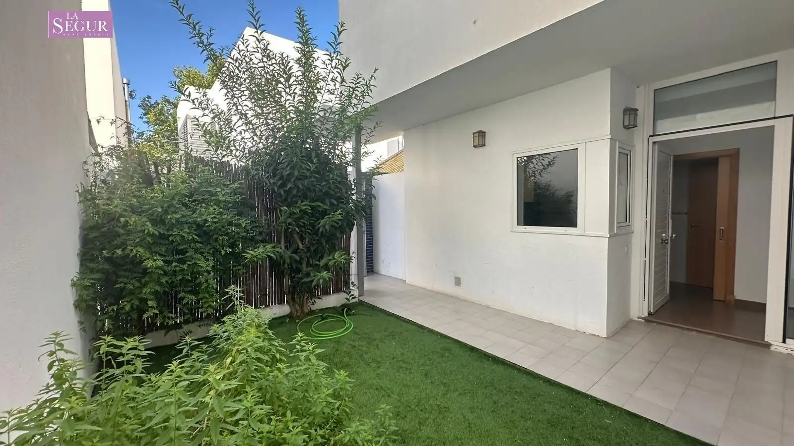 Terrassa de Casa adosada en venda en Conil de la Frontera amb Jardí privat, Terrassa i Piscina comunitària
