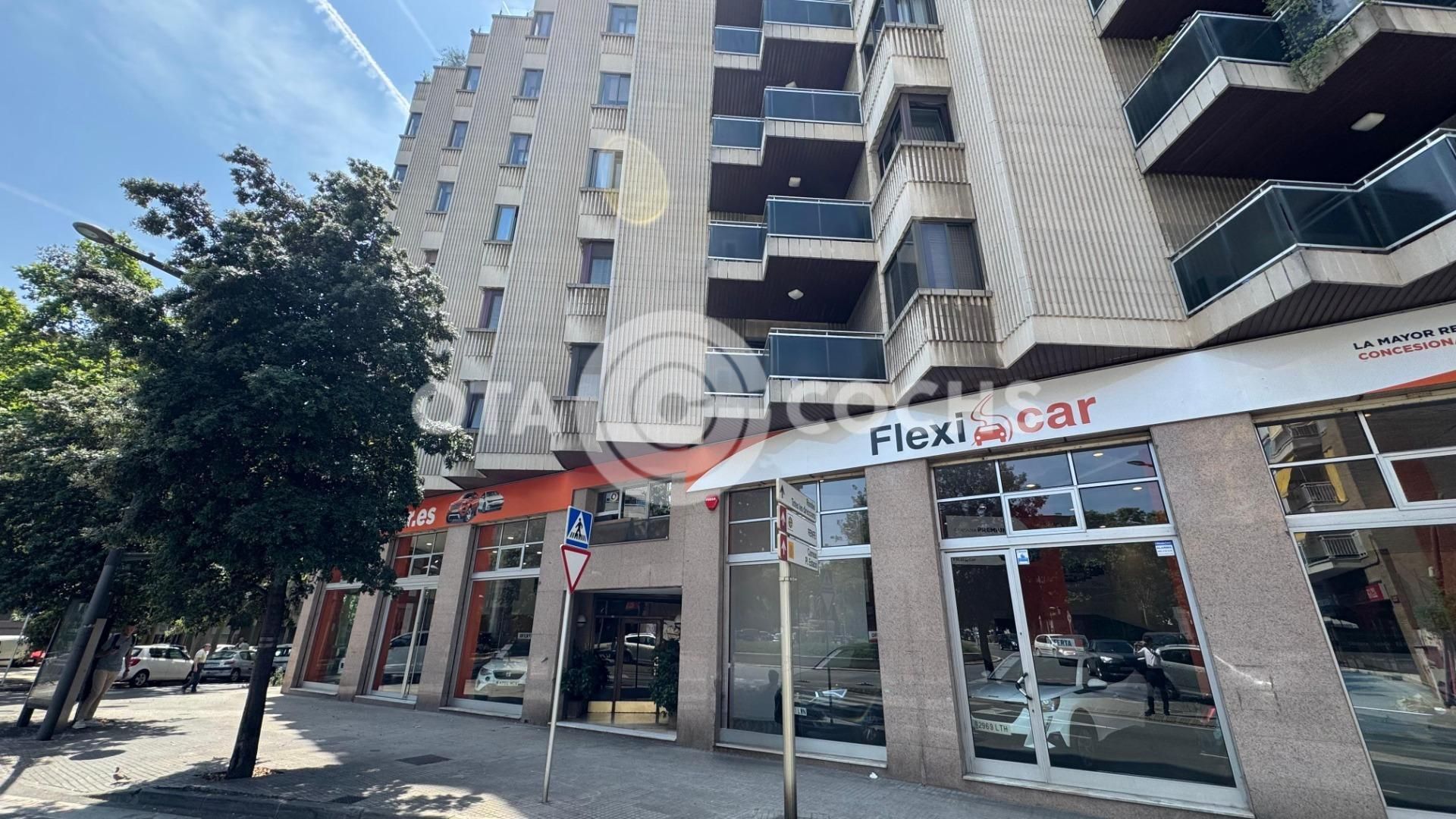 Exterior view of Office for sale in Reus  with Air Conditioner