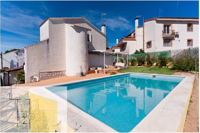 Casa-chalet en Venta en Calle Oriente en Villanueva de Perales