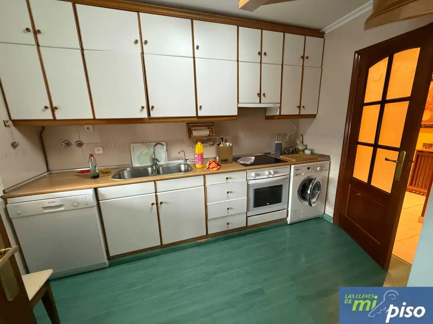 Cuina de Casa o xalet en venda en Santovenia de Pisuerga amb Calefacció, Jardí privat i Parquet