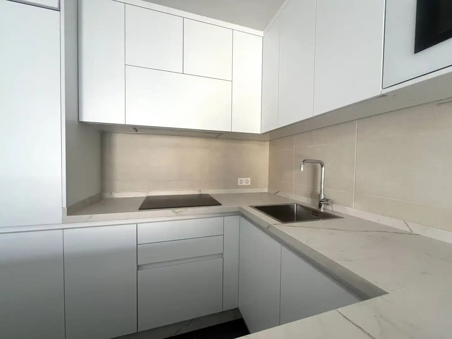 Kitchen of Flat for rent in Sevilla  with Air Conditioner, Heating and Storage room