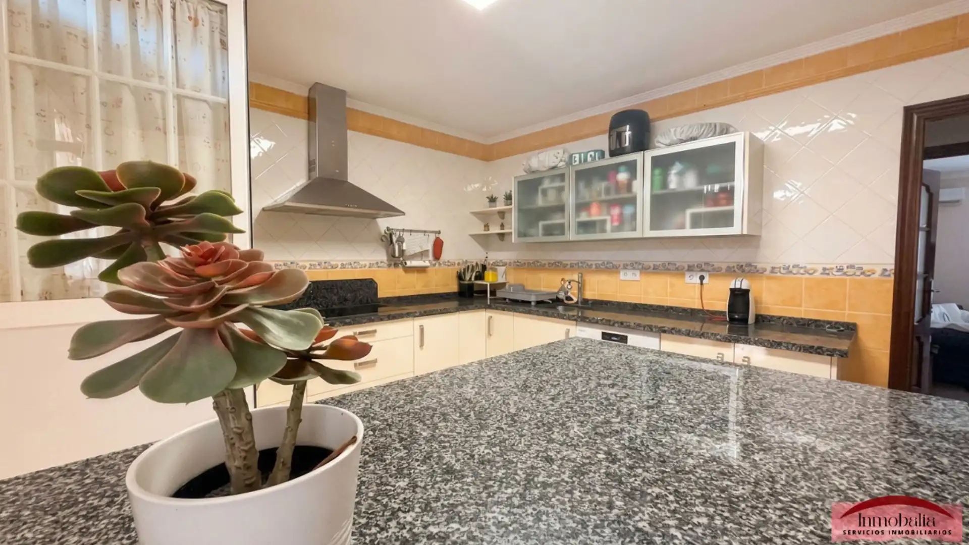 Cocina de Casa adosada en venta en Sevilla con Aire acondicionado y Balcón