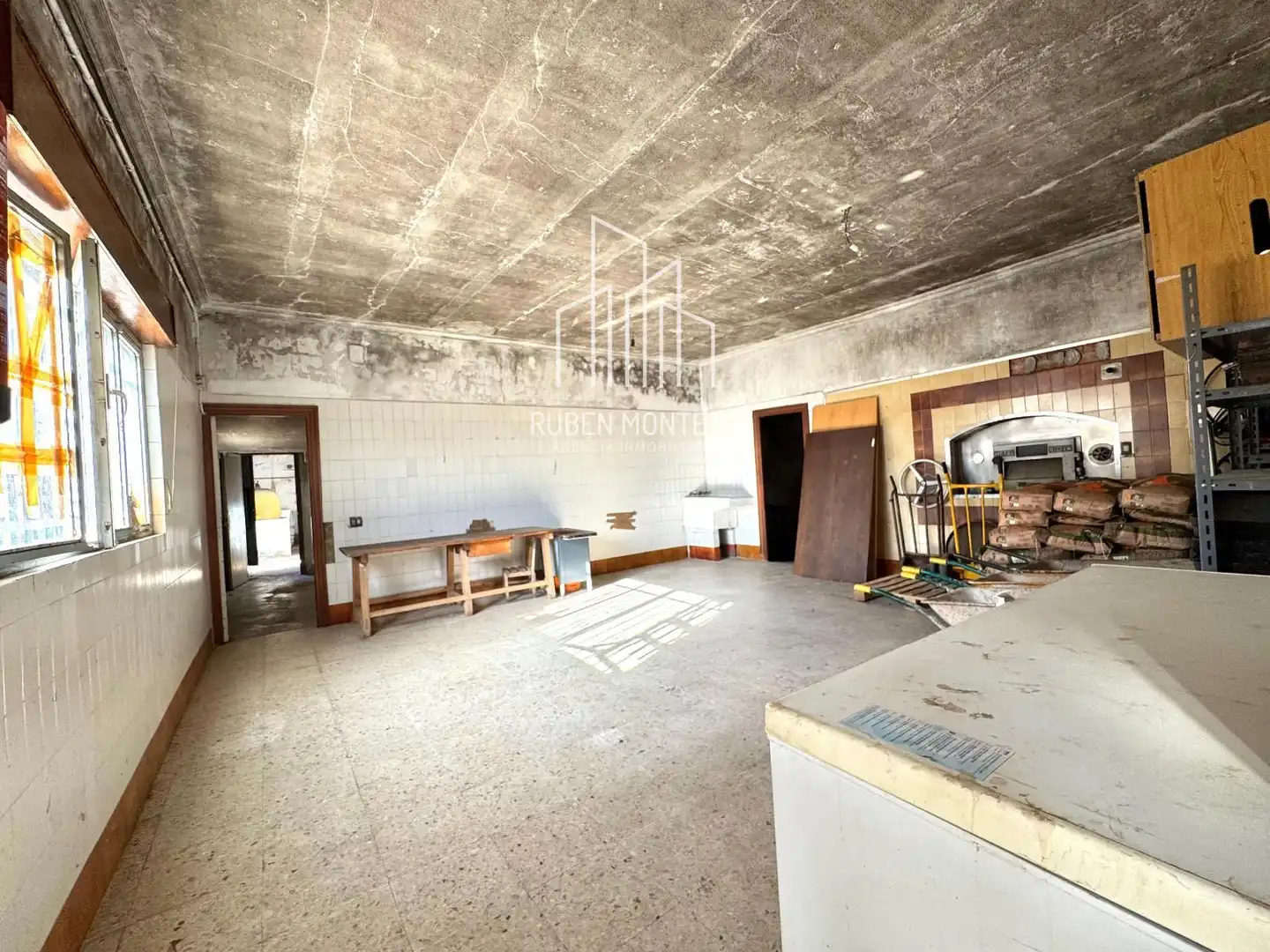 Local en venta en Gomecello con Terraza