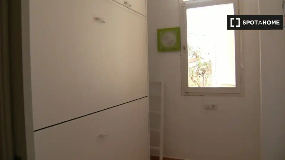 Dormitori de Pis de lloguer en Valencia amb Aire condicionat, Calefacció i Moblat