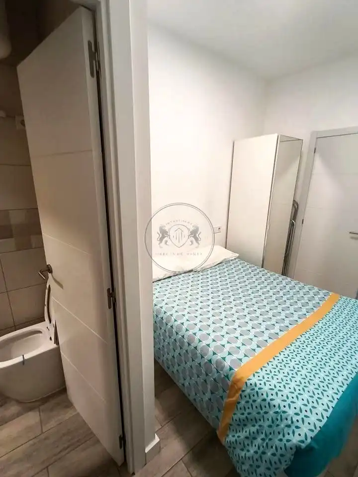 Schlafzimmer von Erdgeschoss zur Miete in Madrid mit Möbliert