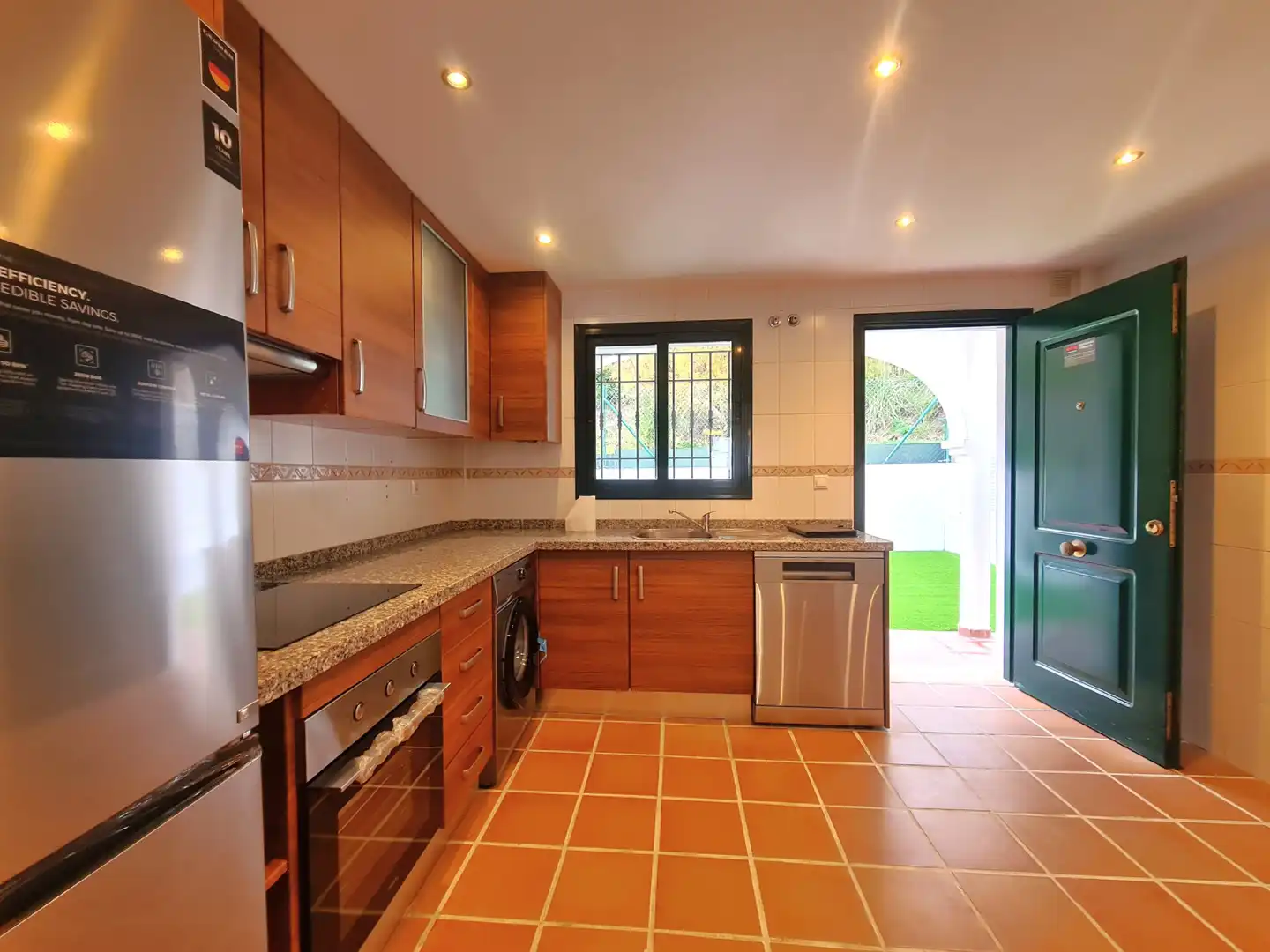 Cocina de Casa adosada en venta en Manilva con Terraza, Jacuzzi y Internet