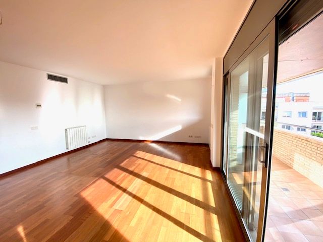 Living room of Flat to rent in Sant Just Desvern  with Air Conditioner, Heating and Parquet flooring