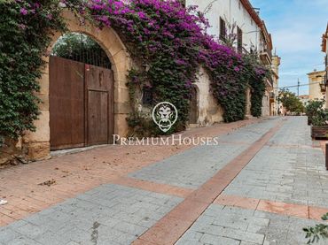 Casa con balcone in vendita a Vinyols i els Arcs