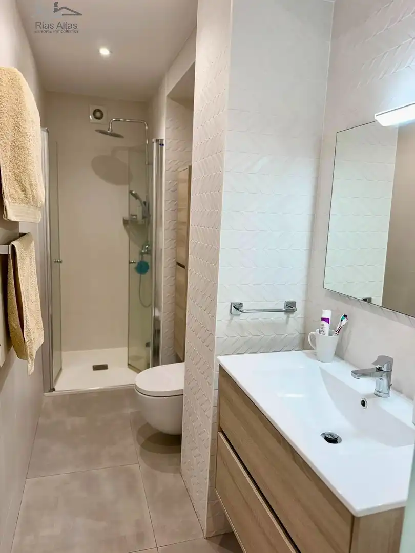 Baño de Piso en venta en A Coruña Capital  con Calefacción, Terraza y Amueblado