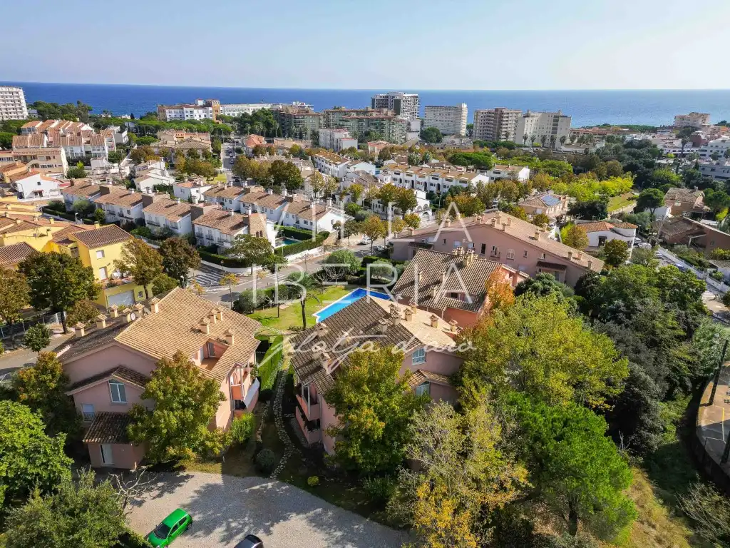 Exterior view of Apartments for sale in Castell d'Aro, Platja d'Aro i s'Agaró  with Air Conditioner, Heating and Terrace