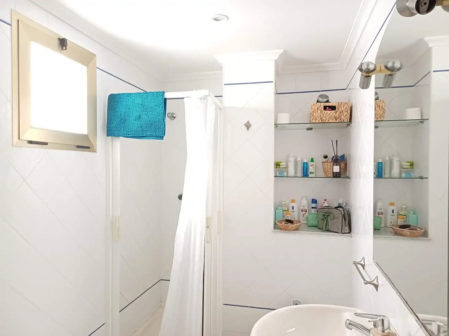 Baño de Piso de alquiler en Santa Pola con Aire acondicionado, Terraza y Amueblado