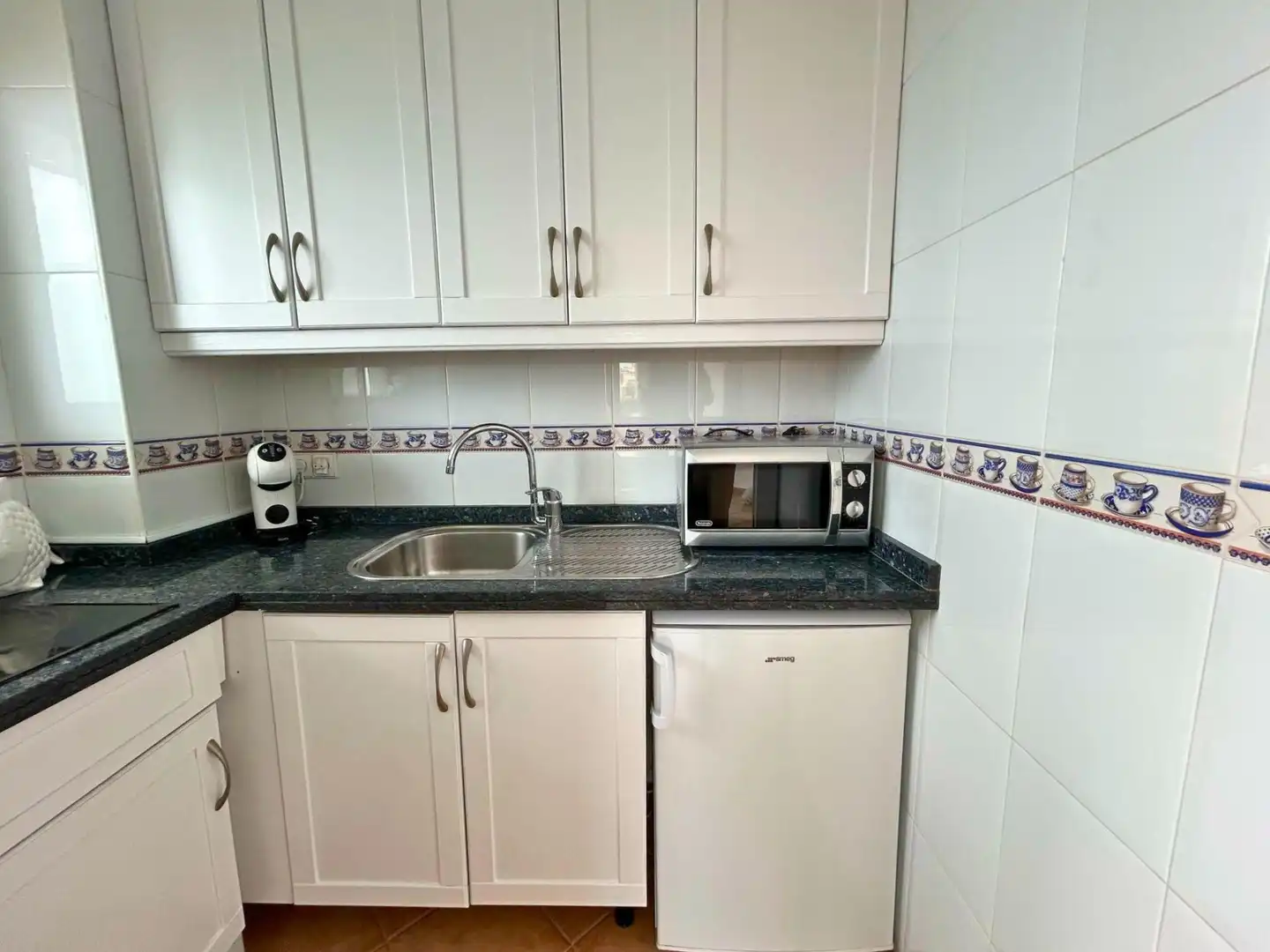 Cuina de Estudi en venda en Marbella amb Aire condicionat, Jardí privat i Terrassa
