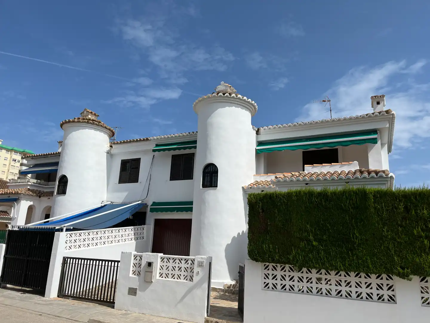 Vista exterior de Casa o xalet en venda en Sueca amb Jardí privat, Terrassa i Moblat