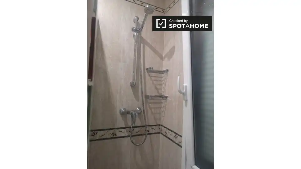 Baño de Apartamento para compartir en Bilbao  con Aire acondicionado, Calefacción y Terraza