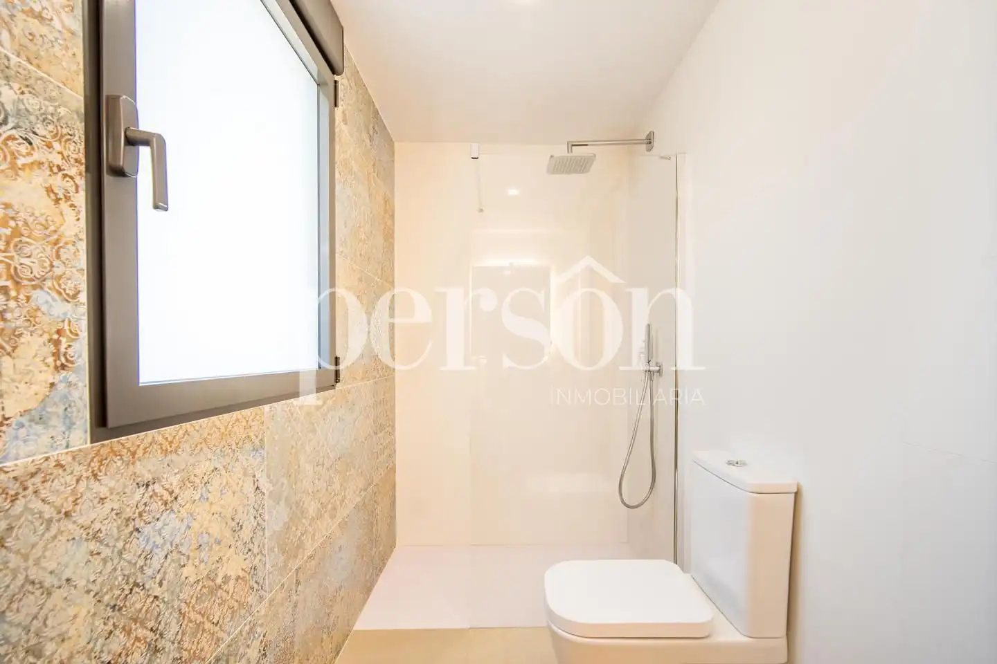 Bathroom of Houses for sale in L'Eliana  with Air Conditioner, Heating and Private garden