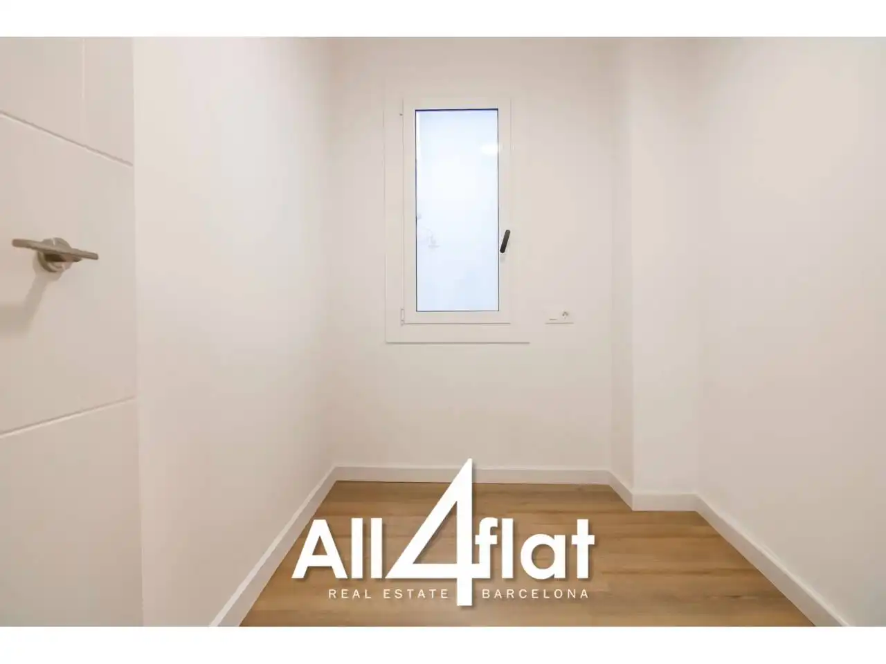 Bedroom of Flat for rent in Barcelona  with Air Conditioner and Alarm
