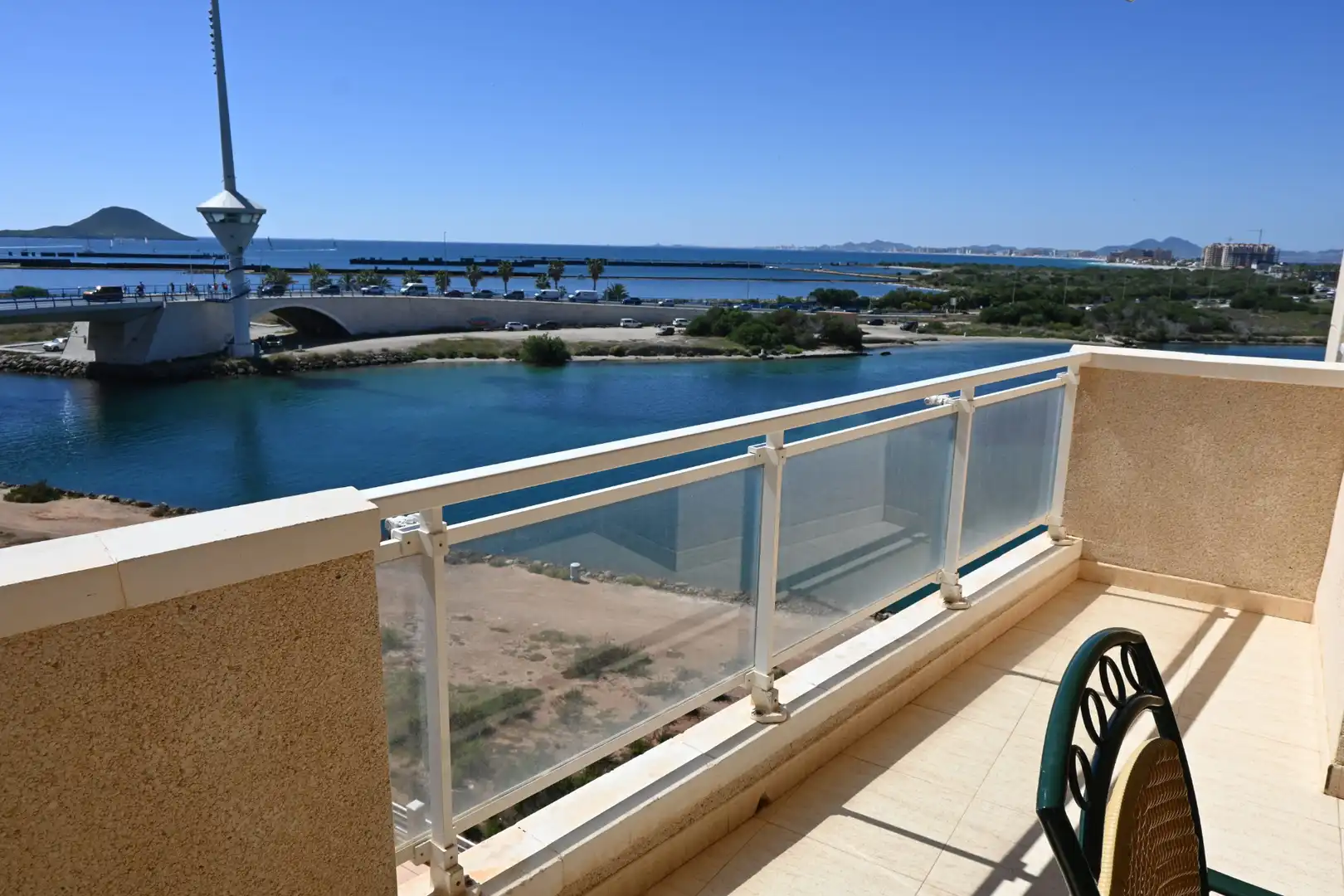 Terraza de Apartamento en venta en La Manga del Mar Menor con Terraza, Amueblado y Horno