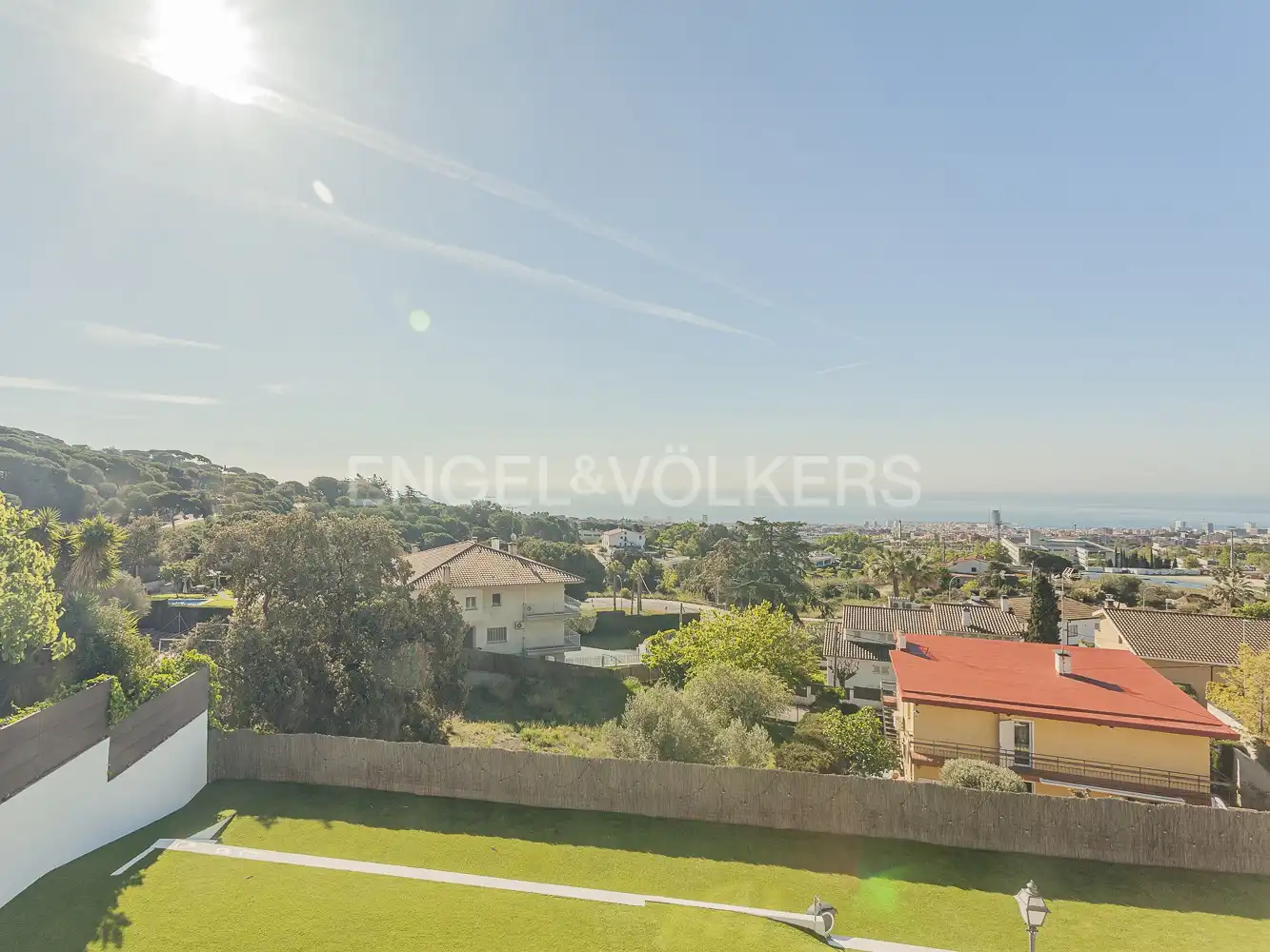 Vista exterior de Casa o xalet en venda en Mataró amb Aire condicionat, Calefacció i Jardí privat