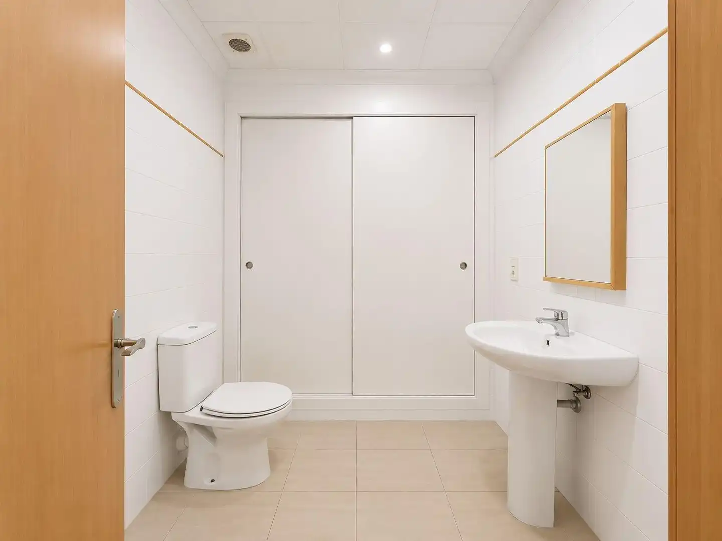 Baño de Local de alquiler en Carlet con Aire acondicionado