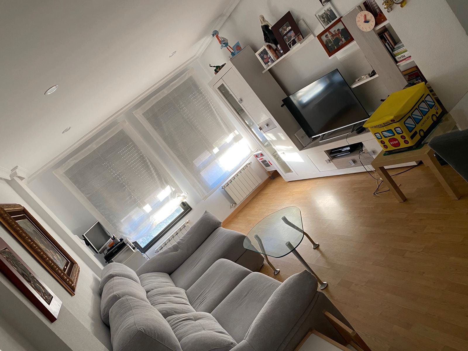 Sala d'estar de Pis en venda en Cuenca Capital amb Calefacció, Jardí privat i Parquet