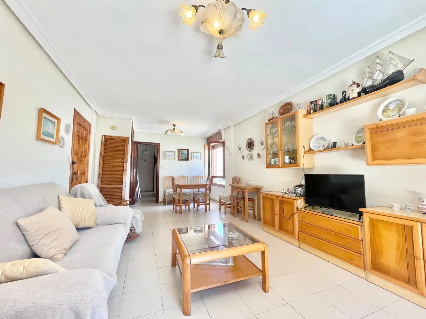 Wohnzimmer von Erdgeschoss zur Miete in Torrevieja mit Klimaanlage, Heizung und Terrasse