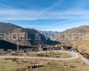 Vista exterior de Casa adosada en venda en Naut Aran amb Calefacció, Moblat i Forn