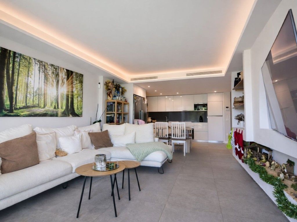 Living room of Flat for sale in Mijas  with Air Conditioner, Private garden and Terrace