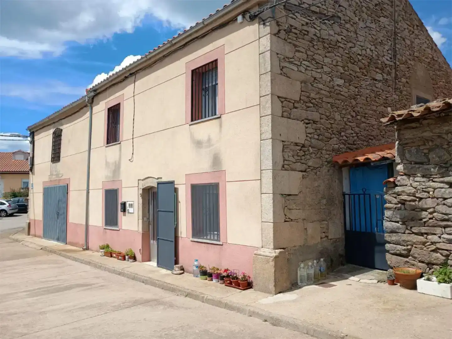 Exterior view of Flat for sale in Peralejos de Arriba  with Private garden, Storage room and Furnished